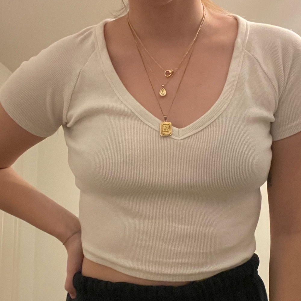 garage white v neck crop top